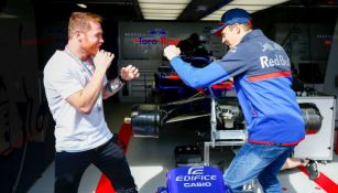 Canelo y Daniil Kvyat se divierte en el garaje de Toro Rosso