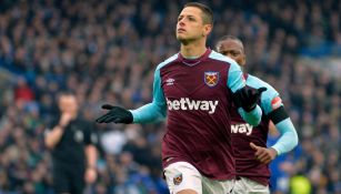 Chicharito celebra un tanto con West Ham en Premier 