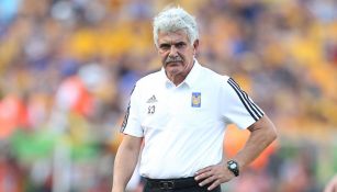 El Tuca Ferretti en un partido con Tigres