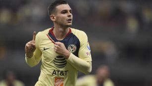 Nicolás Benedetti festeja un gol con América