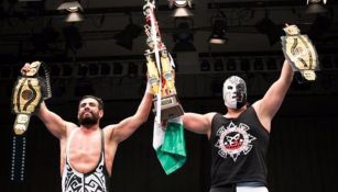 Dr. Wagner Jr. y su hijo sostienen campeonatos y trofeos