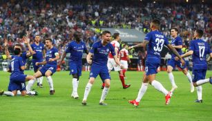 Jugadores del Chelsea celebran el título de Europa League 