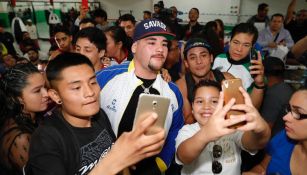 Andy Ruiz en su visita al  Centro Deportivo Olímpico Mexicano 