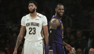 Anthony Davis y LeBron durante un juego de la NBA