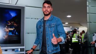 Freire, a su llegada al aeropuerto para reportar con Pumas