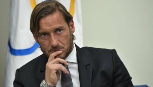 Totti anunciando su salida de la Roma 