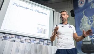 Caixinha presentando su plan de trabajo para el Apertura 2019 