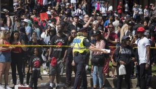 Policía resguarda la zona de Nathan Phillips Square en Toronto