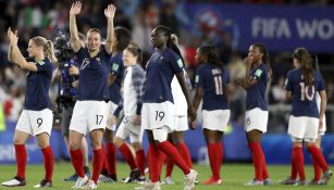 Selección de Francia celebra un triunfo ante Nigeria 