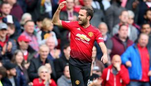 Juan Mata celebra una anotación con el Man United 