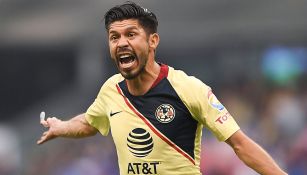 Oribe Peralta reclama una falta en su paso por América