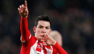 Lozano festeja gol con el PSV