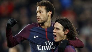 Cavani y Neymar celebran una anotación del PSG