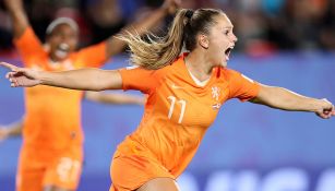 Lieke Martens festeja uno de sus goles contra Japón 