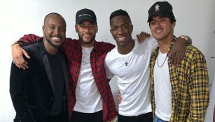 Neymar y Vinicius posan en la fiesta