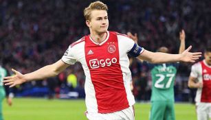 De Ligt celebra un tanto con el Ajax en Champions League 