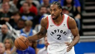 Kawhi Leonard en un partido con los Raptors 