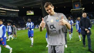 Iker Casillas durante un juego con el Porto