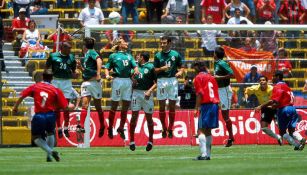 El disparo que terminó con el gol de Rolando Fonseca en el 2001