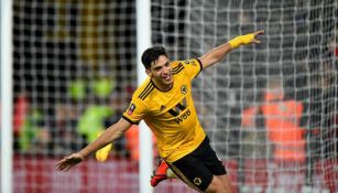 Raúl Jiménez festeja su último gol con Wolves