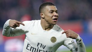 Kylian Mbappé fetseja un gol con el PSG