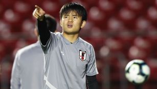 Takefusa Kubo previo a un partido con Japón 