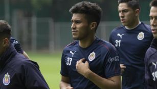 Ulises Dávila en entrenamiento con Chivas 