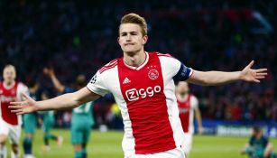 Matthijs de Ligt celebra anotación con el Ajax