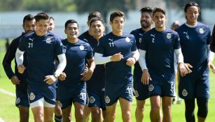 Jugadores de Chivas durante un entrenamiento 