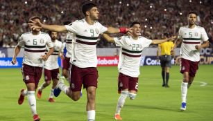 Selección Mexicana celebra un gol ante Haití 