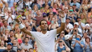 Nadal levanta los brazos tras el triunfo