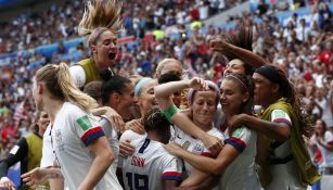Estados Unidos festejando un gol en la Final del Mundial Femenil 
