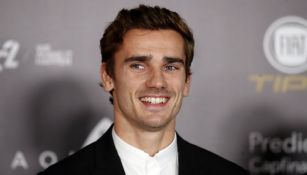 Antoine Griezmann sonríe durante un evento en Paris