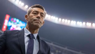 Pedro Caixinha durante un partido de Cruz Azul en la Liga MX