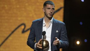 Guido Rodríguez recibe el premio a Jugador del Año 