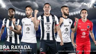 Jugadores de Rayados posan con su nueva indumentaria