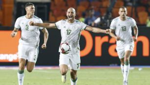 Jugadores de Argelia festejan en la Final de la Copa Africana 