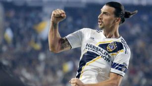 Zlatan Ibrahimovic festeja un gol con el Galaxy