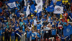 Aficionados de Cruz Azul en el juego contra Toluca
