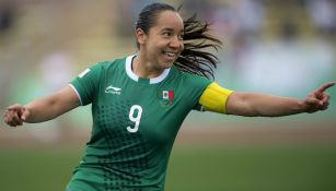 Charlyn Corral festeja un gol con México