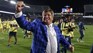Miguel Herrera celebra un triunfo ante Tigres