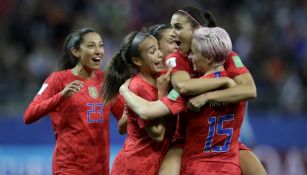 Jugadoras de Estados Unidos festejan en el Mundial