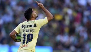 Bruno Valdez celebra gol contra Pumas