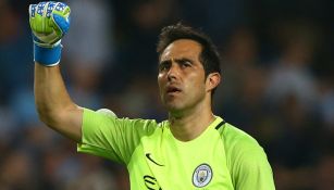 Claudio Bravo, durante un juego del Manchester City