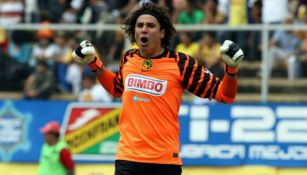 Guillermo Ochoa celebra anotación con las Águilas