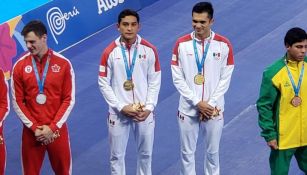 Iván García y Kevin Berlín posan con la medalla de oro 