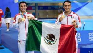 Yahel Castillo y Juan Celaya celebran su medalla de Oro