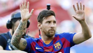 Leo Messi saluda a la afición del Camp Nou