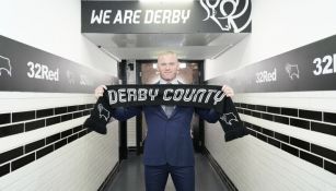 Wayne Rooney posando como jugador del Derby County