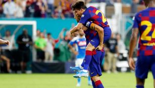 Sergio Busquets y Riqui Puig celebran un gol del Barcelona